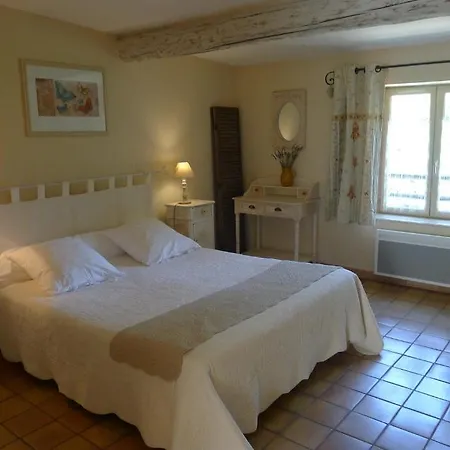 לינה וארוחת בוקר Le Parfum Bleu